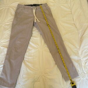 Vineyard Vines men’s joggers/pants. Lt Tan kakhi. Size XS. ELASTIC BAND & string